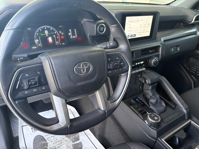 Used 2025 Toyota 4Runner SR5 AWD/4WD image 28