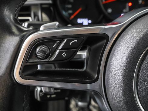 Used 2021 Porsche Macan image 25