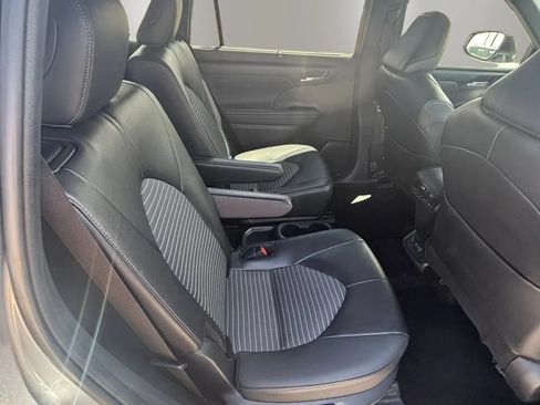 Used 2025 Toyota Highlander XSE AWD/4WD image 28
