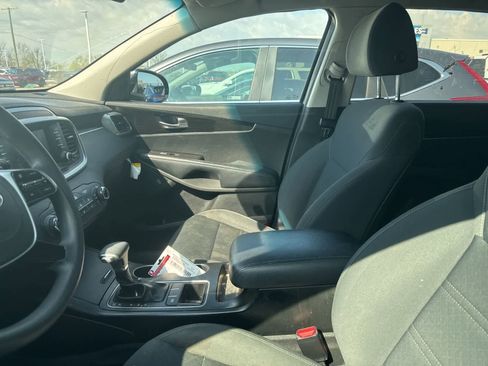 Used 2020 Kia Sorento LX image 30