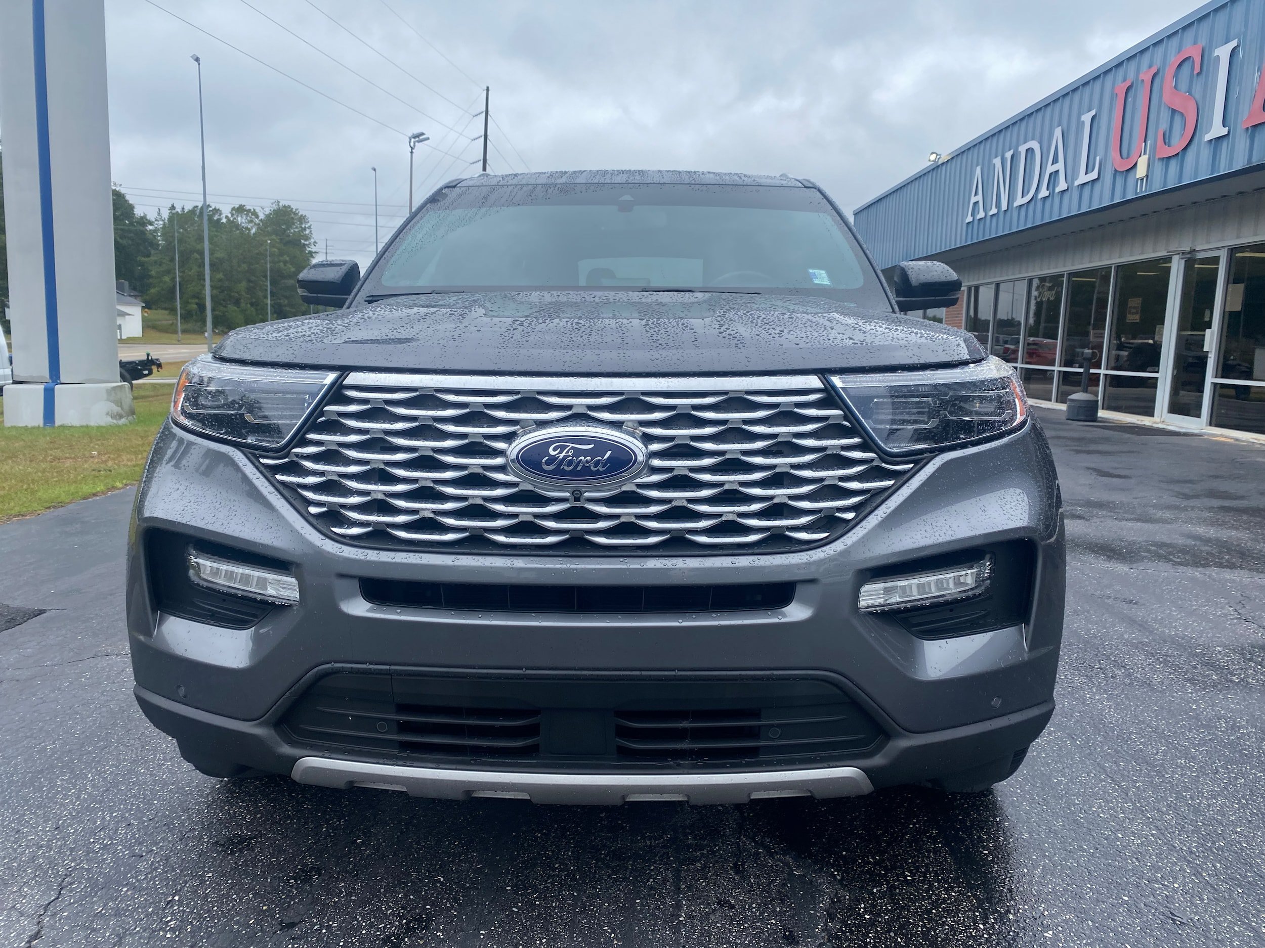 Used 2021 Ford Explorer Platinum w/ Equipment Group 601A AWD/4WD image 3