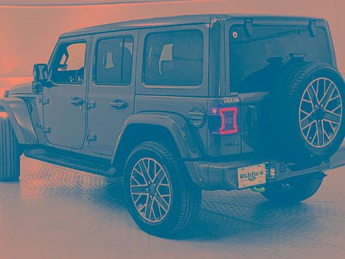 Used 2023 Jeep Wrangler Unlimited Sahara AWD/4WD image 4