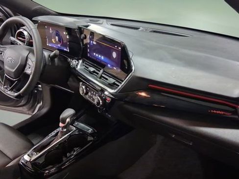 Used 2025 Chevrolet Trax RS w/ Driver Confidence Package image 19