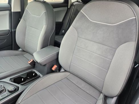 Certified 2024 Volkswagen Taos SE image 8