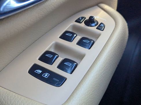 Used 2017 Volvo XC90 T6 Momentum w/ Vision Package image 23