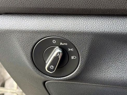 Used 2024 Volkswagen Jetta SE w/ Panoramic Sunroof Package image 32