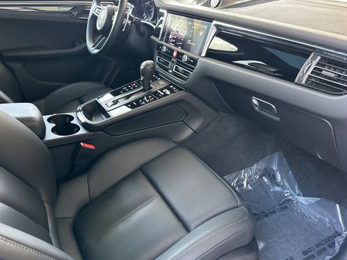 Certified 2024 Porsche Macan AWD/4WD image 16
