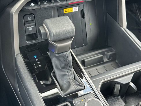 Used 2024 Toyota Tundra Limited AWD/4WD image 19