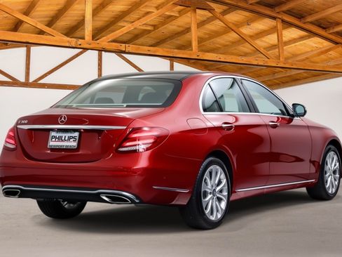 Used 2017 Mercedes-Benz E 300 image 5