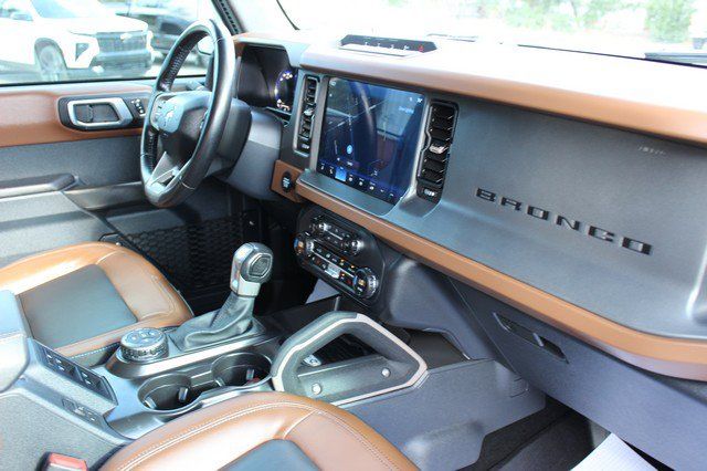 Used 2024 Ford Bronco Outer Banks w/ Sasquatch Package AWD/4WD image 15