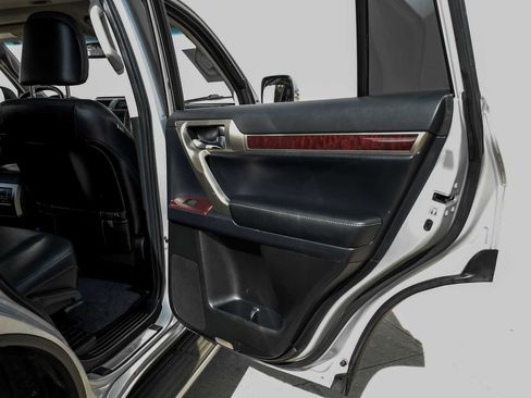 Used 2017 Lexus GX 460 Premium image 48