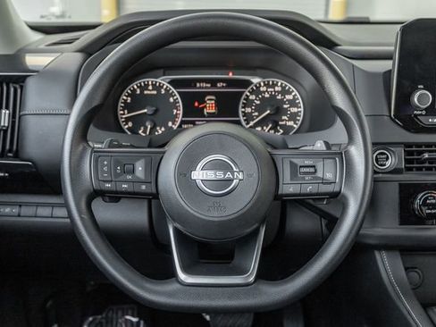 Used 2024 Nissan Pathfinder S image 8