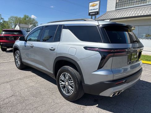 Used 2024 Chevrolet Traverse LT FWD image 6