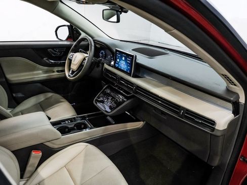 Used 2022 Lincoln Corsair AWD w/ Premium Package image 19