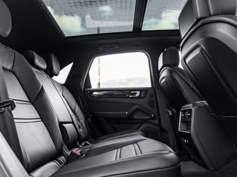 Used 2023 Porsche Cayenne image 39