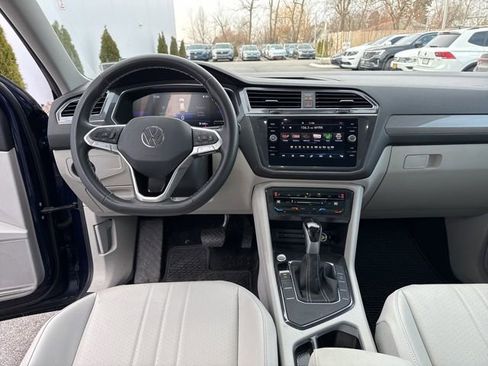 Used 2023 Volkswagen Tiguan SE w/ Panoramic Sunroof Package image 21