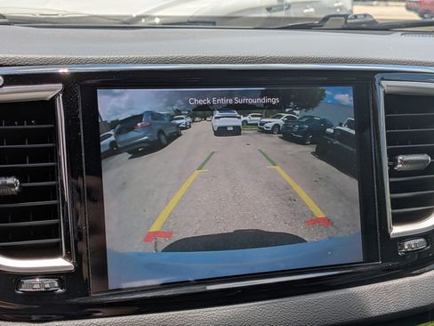 Used 2024 Chrysler Pacifica Touring-L FWD image 35