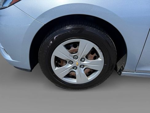 Used 2018 Chevrolet Cruze LS FWD image 9