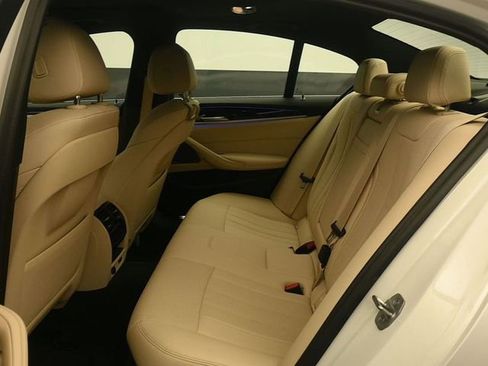 Used 2023 BMW 530i xDrive w/ Premium Package image 10