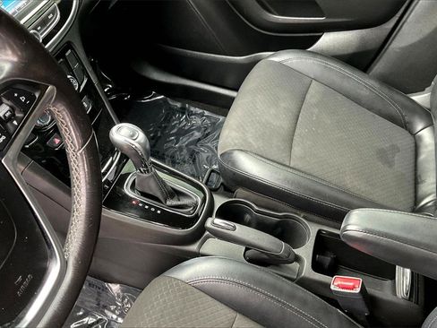 Used 2020 Buick Encore Preferred image 16