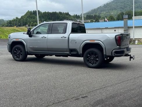 Used 2025 GMC Sierra 2500 AT4 w/ AT4 Premium Plus Package AWD/4WD image 5