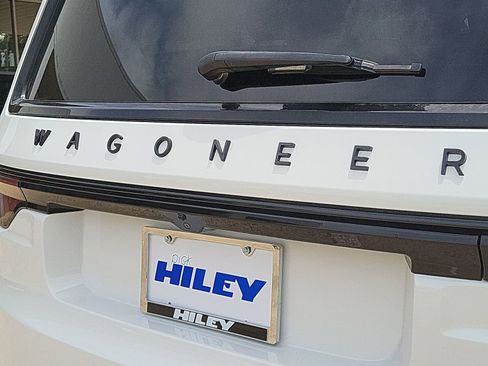 Used 2023 Jeep Wagoneer Series II RWD image 32
