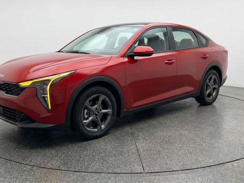 Used 2025 Kia K4 LXS image 3