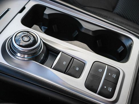 Used 2022 Ford Explorer XLT image 20