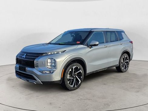 Used 2024 Mitsubishi Outlander SE Black Edition image 1