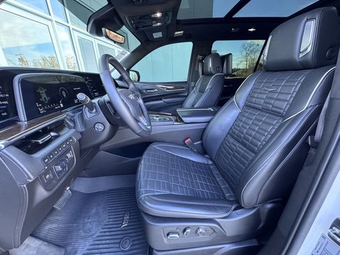 Used 2023 Cadillac Escalade ESV Sport Platinum w/ LPO, ONYX Package image 10