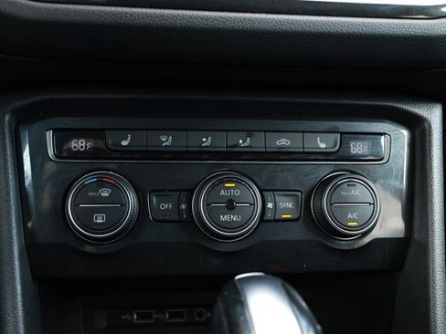 Used 2018 Volkswagen Tiguan SEL FWD image 18
