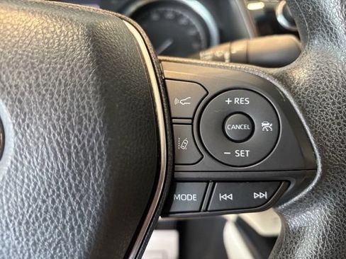 Used 2018 Toyota Camry LE FWD image 14