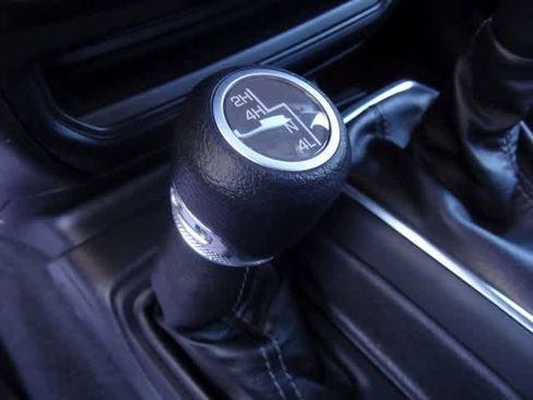 Used 2024 Jeep Gladiator Sport image 15