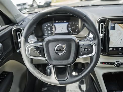 Used 2022 Volvo XC40 T5 Momentum AWD/4WD image 31