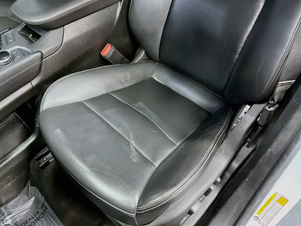 Used 2025 Cadillac XT5 Premium Luxury w/ LPO, Floor Liner Package AWD/4WD image 20