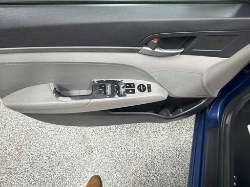 Used 2017 Hyundai Elantra SE image 13