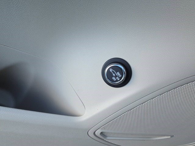 Used 2021 Buick Envision Essence FWD image 13
