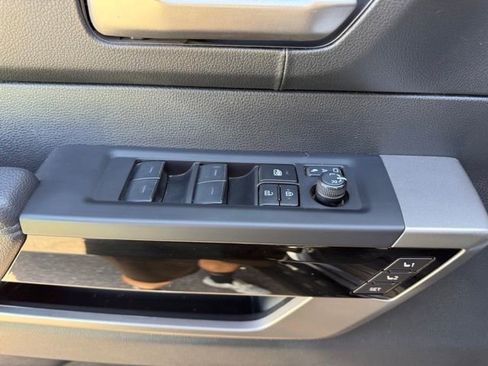 Used 2025 Toyota Tundra Limited AWD/4WD image 9