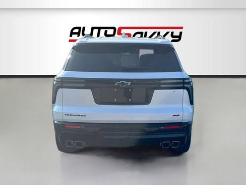 Used 2025 Chevrolet Traverse RS FWD image 6