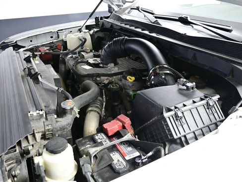 Used 2019 Nissan Titan SV w/ SV Convenience Package image 22