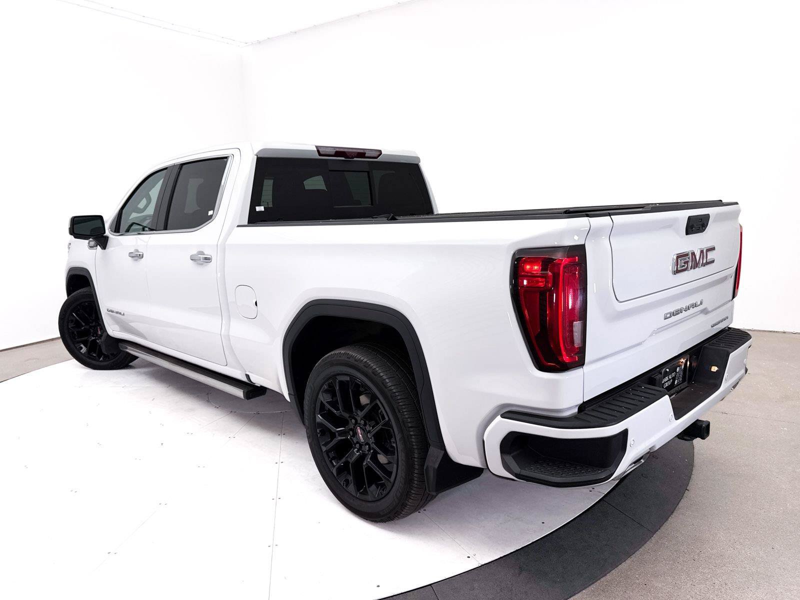 Used 2023 GMC Sierra 1500 Denali w/ Denali Reserve Package AWD/4WD image 2