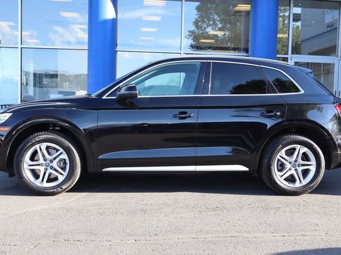 Used 2019 Audi Q5 2.0T Premium w/ Convenience Package AWD/4WD image 2
