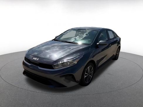 Used 2024 Kia Forte LXS FWD image 7