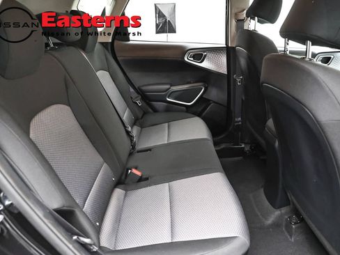 Used 2025 Kia Soul LX w/ LX Technology Package FWD image 22