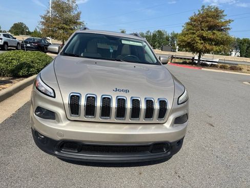 Used 2015 Jeep Cherokee Latitude w/ Comfort/Convenience Group FWD image 6