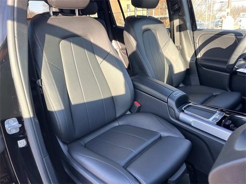 Used 2024 Mercedes-Benz GLB 250 image 28