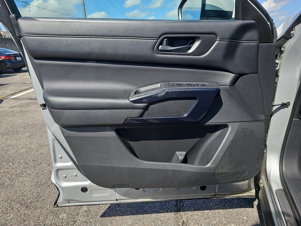 Used 2025 Nissan Pathfinder SV AWD/4WD image 25