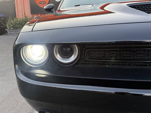 Used 2016 Dodge Challenger SRT RWD image 4