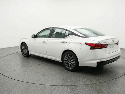 Used 2025 Nissan Altima 2.5 SV FWD image 6