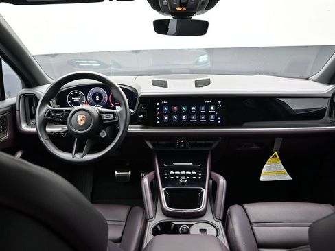 Certified 2025 Porsche Cayenne S AWD/4WD image 18